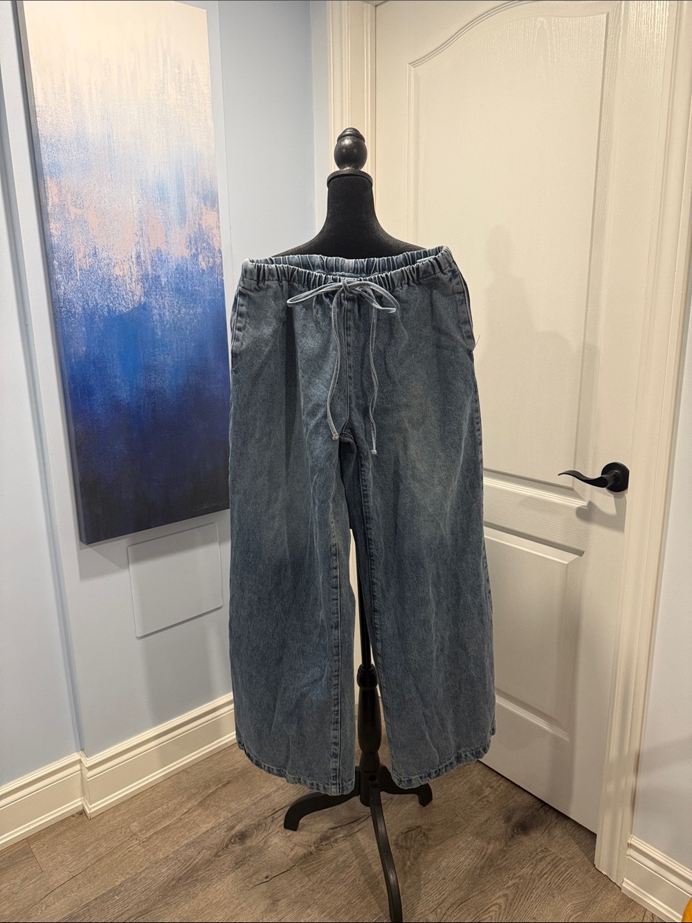 Wide-Leg Drawstring Denim Jeans in Washed Blue